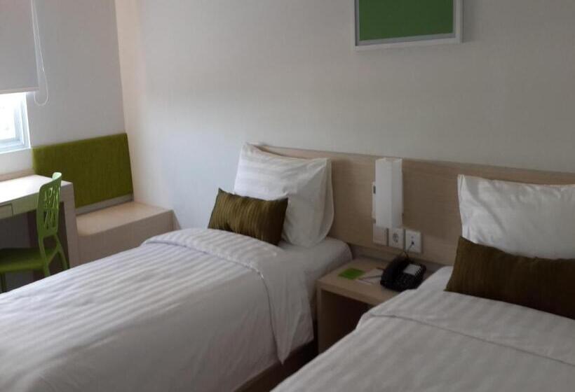 Quarto Estandar, Zuri Express Mangga Dua