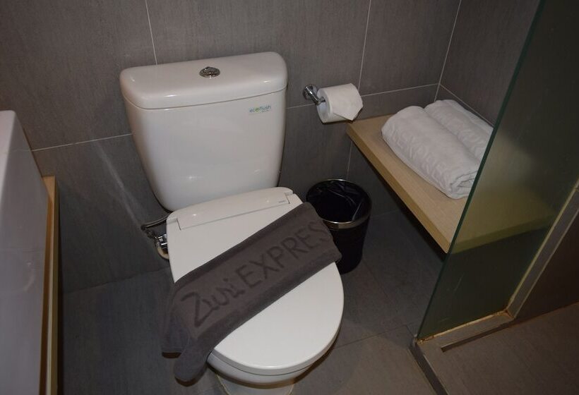 Quarto Estandar, Zuri Express Mangga Dua