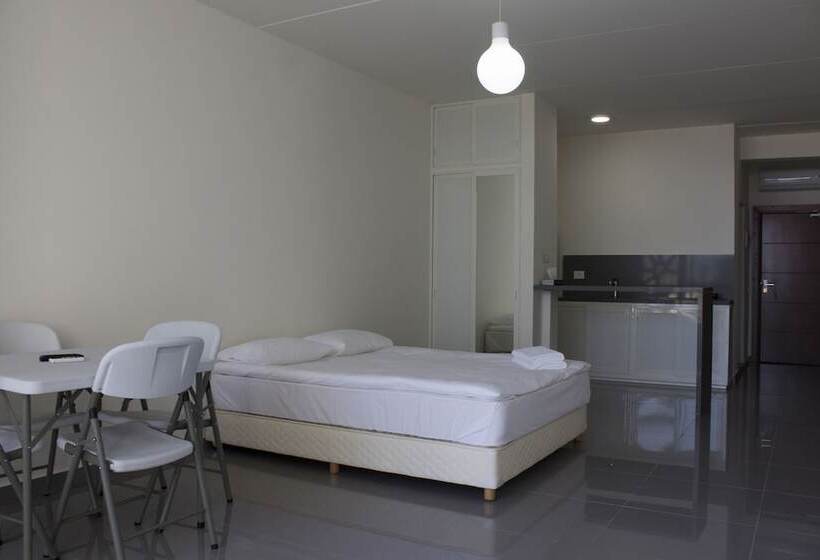 استودیوی استاندارد, Whitelace Resort