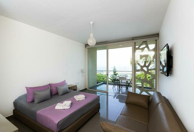 استودیوی استاندارد, Whitelace Resort