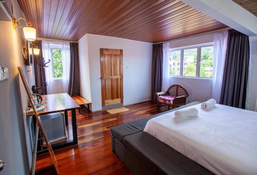 اتاق سوپریور با تخت بزرگ, Joe Fisherman Inn