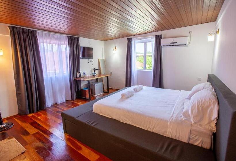 اتاق سوپریور با تخت بزرگ, Joe Fisherman Inn