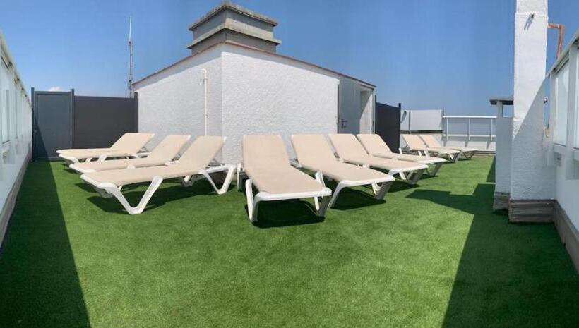 اتاق استاندارد چهار تخته, Hôtel Le Canetois