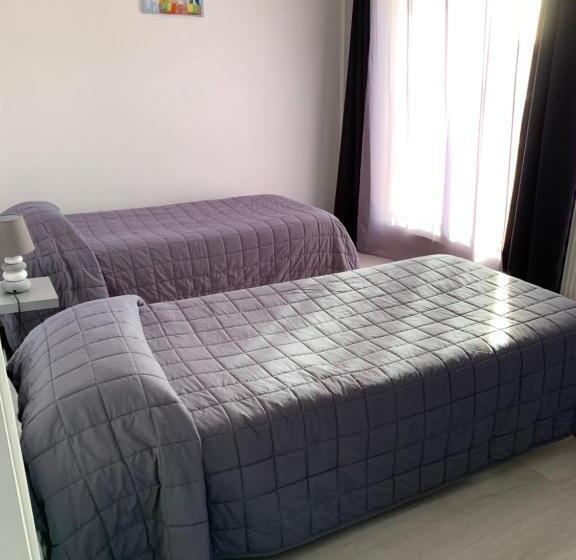 اتاق استاندارد چهار تخته, Hôtel Le Canetois
