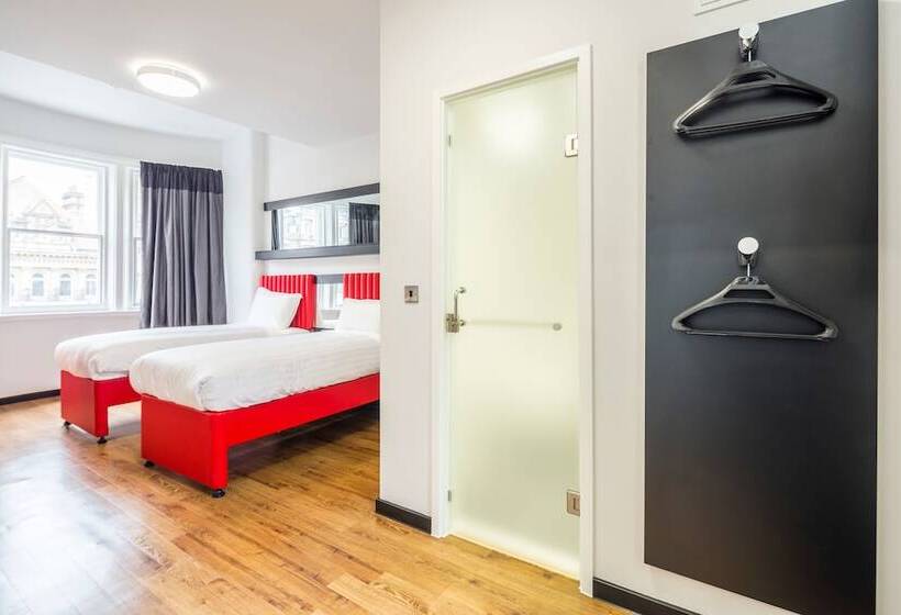 Номер Стандарт, Tune Hotel Liverpool