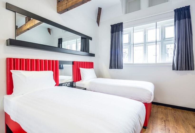 Номер Стандарт, Tune Hotel Liverpool