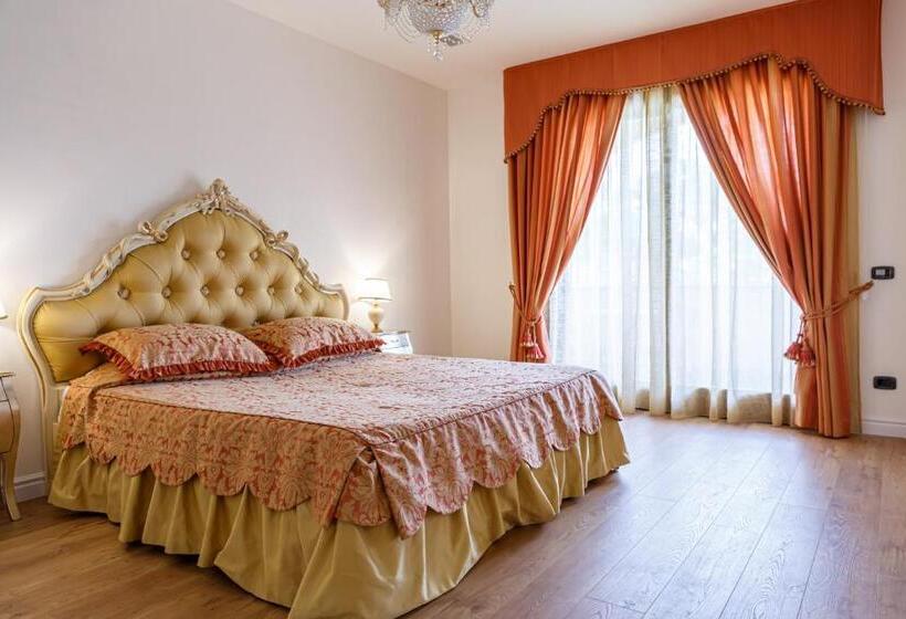 سوییت جونیور با بالکن, Villa Sofia