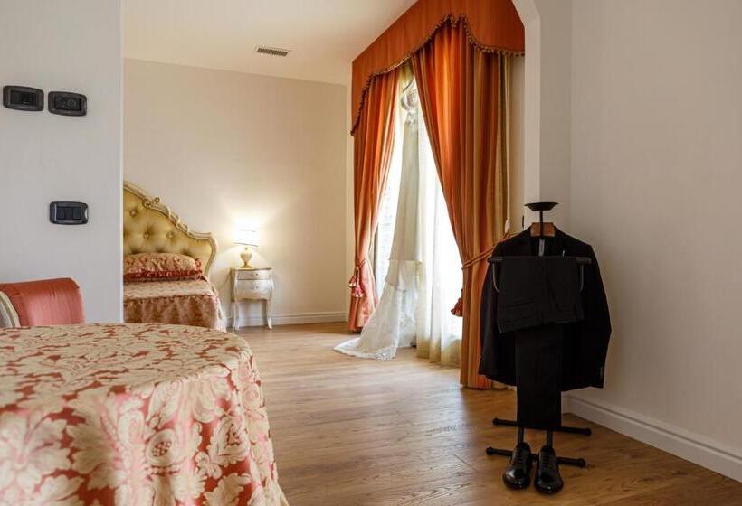 سوییت جونیور با بالکن, Villa Sofia