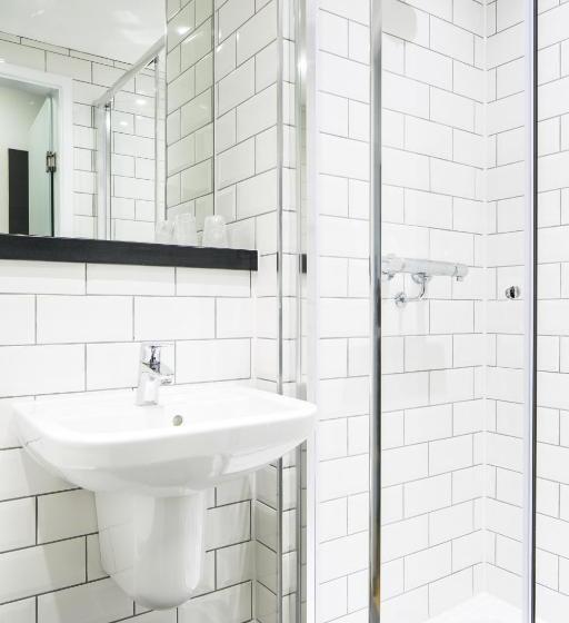 Номер Стандарт, Tune Hotel Liverpool