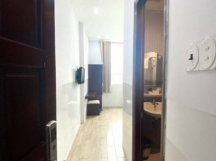 اتاق سوپریور, Mi Linh