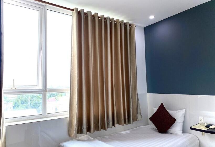 اتاق سوپریور, Mi Linh