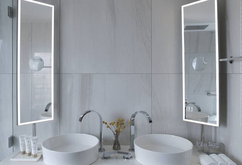 سوئیت با چشم‌انداز, Renaissance Paris Republique Hotel & Spa