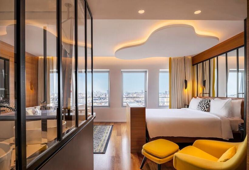 سوئیت با چشم‌انداز, Renaissance Paris Republique Hotel & Spa