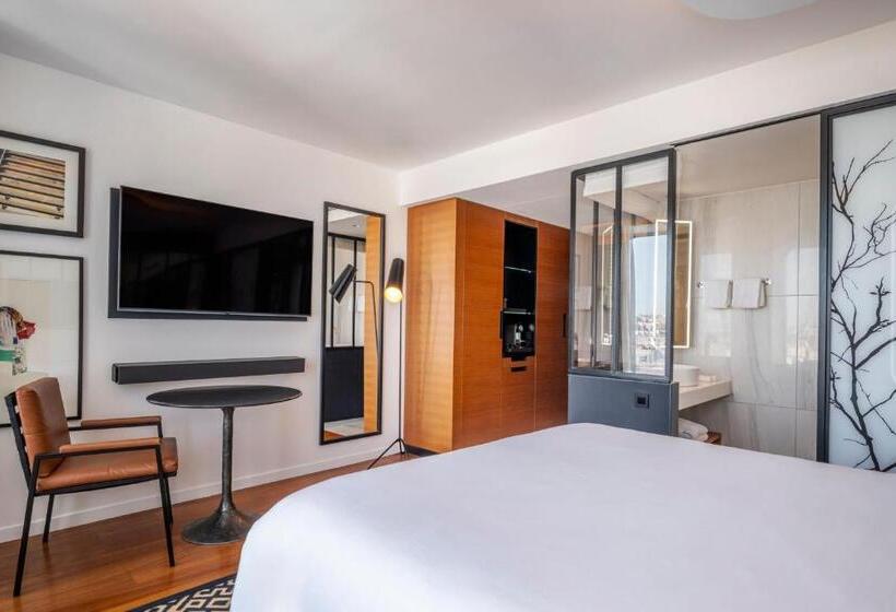 اتاق استاندارد با چشم‌انداز, Renaissance Paris Republique Hotel & Spa