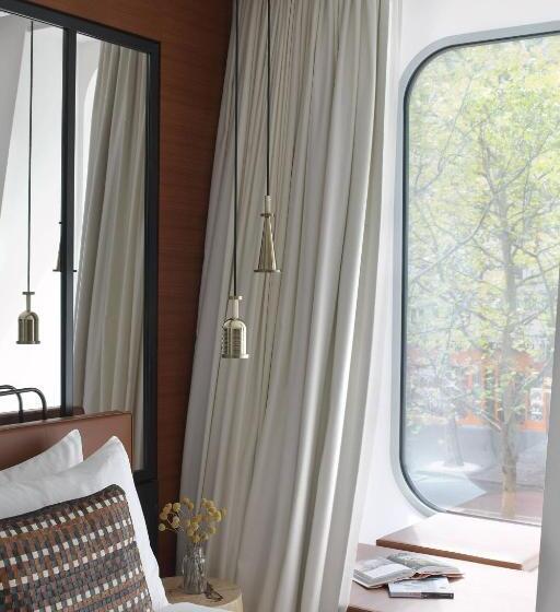 اتاق استاندارد با چشم‌انداز, Renaissance Paris Republique Hotel & Spa