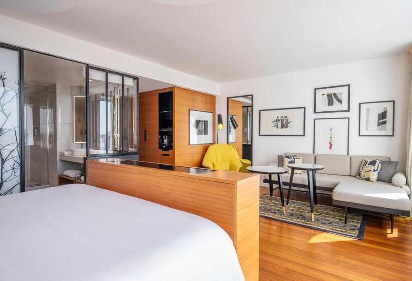 سوییت جونیور, Renaissance Paris Republique Hotel & Spa