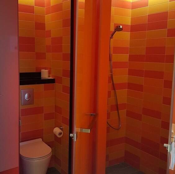 Standard Room Double Bed, Ibis Styles Singapore On Macpherson