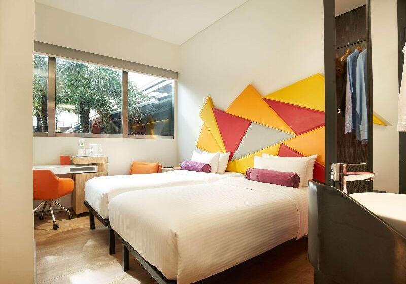 Standard Room Pool View, Ibis Styles Singapore On Macpherson