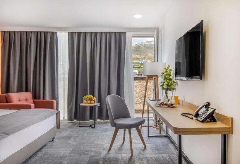 Номер Стандарт, Split Inn By President