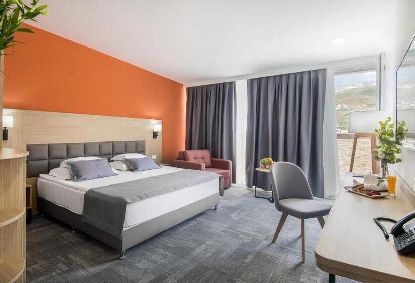 Номер Стандарт, Split Inn By President