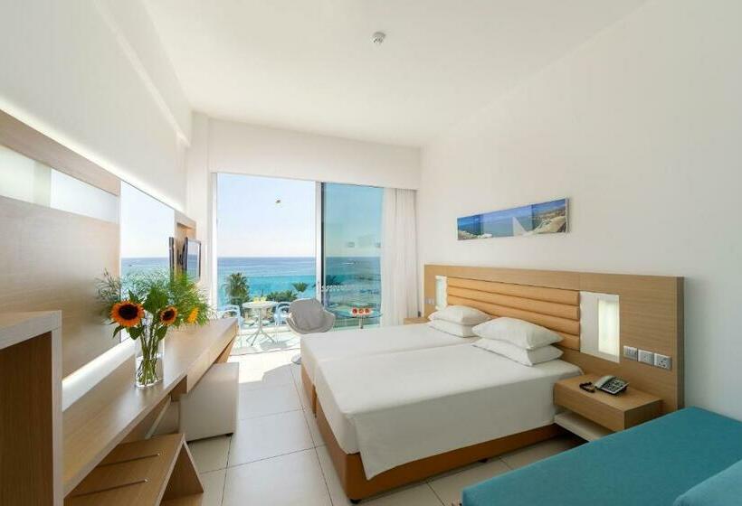 اتاق استاندارد با چشم‌انداز دریا, Vrissaki Beach