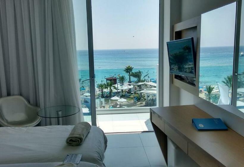 اتاق استاندارد با چشم‌انداز دریا, Vrissaki Beach