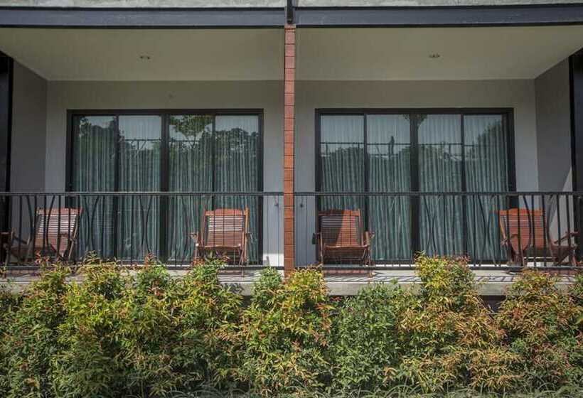 Номер Deluxe с Балконом, The Breeze Lipe Resort