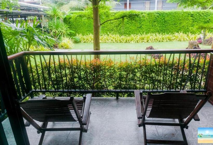 Номер Deluxe Вид на Сад, The Breeze Lipe Resort
