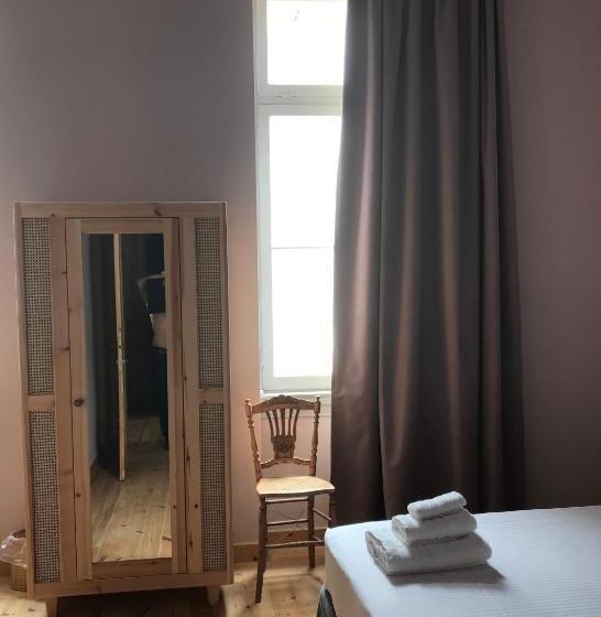 اتاق لوکس با تخت بزرگ, Vasilikon Hotel 1888 The Past Is Present Historical Preservation Monument