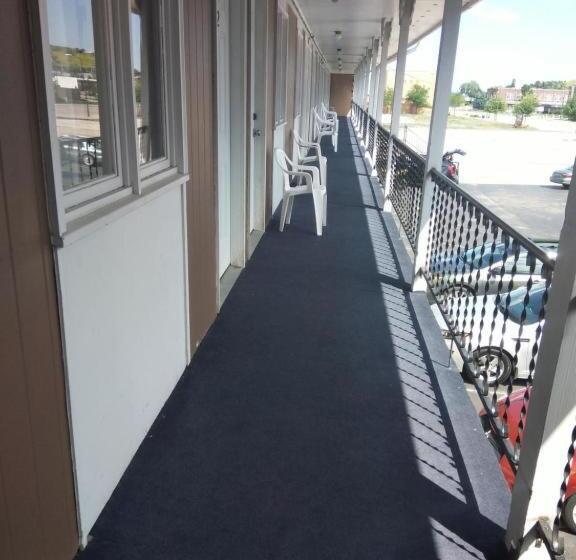 Четырехместный Номер Стандарт, Town House Motel & Pool Near Mt. Rushmore