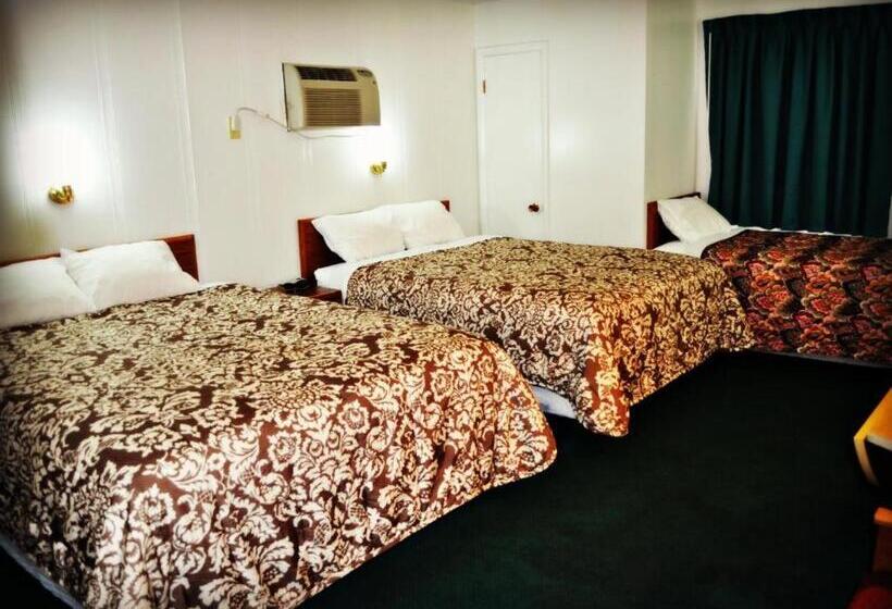 Family Suite, Town House Motel & Pool Near Mt. Rushmore