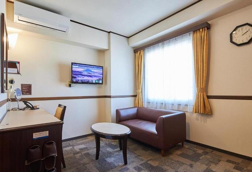Номер Superior, Toyoko Inn Chiba Eki Higashi Guchi