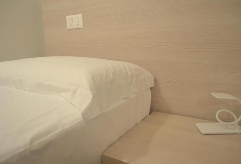 اتاق استاندارد چهار تخته, Stravagante Hostel & Rooms