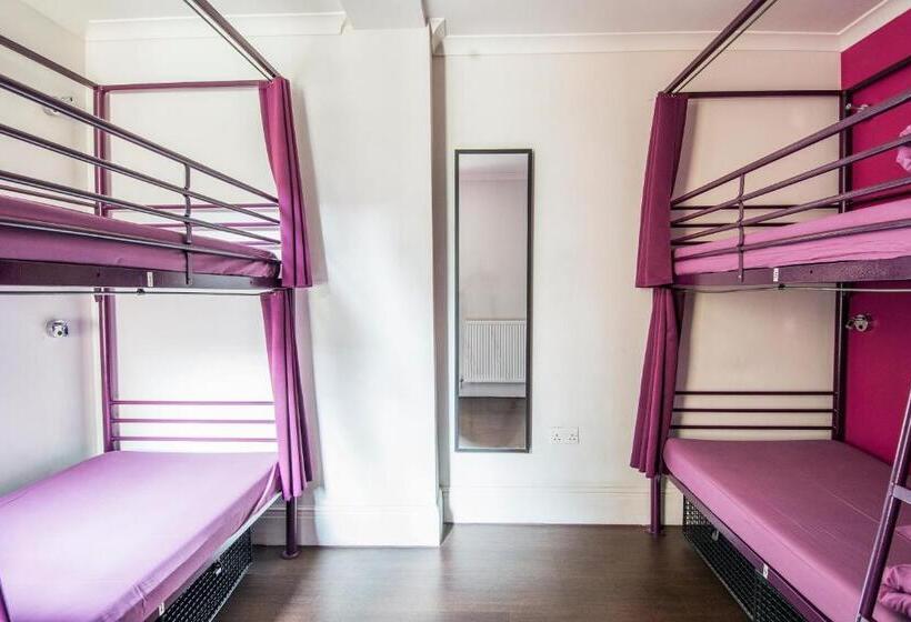 מיטה בחדר מעונות עם מקלחת משותפת, Safestay London Elephant & Castle
