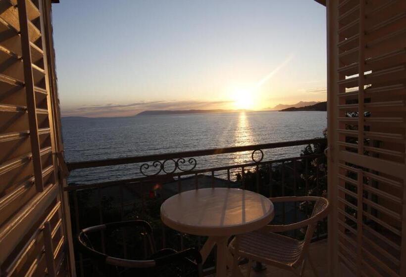 Triple Room Sea View, Beach