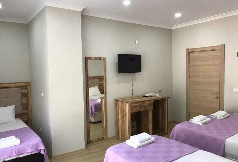 اتاق خانوادگی با چشم‌انداز کوه, Can Butik Otel