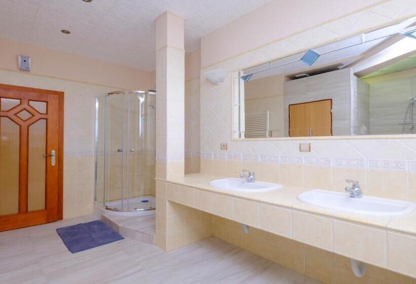 غرفة قياسية حمام مشترك, Vila24 Levice