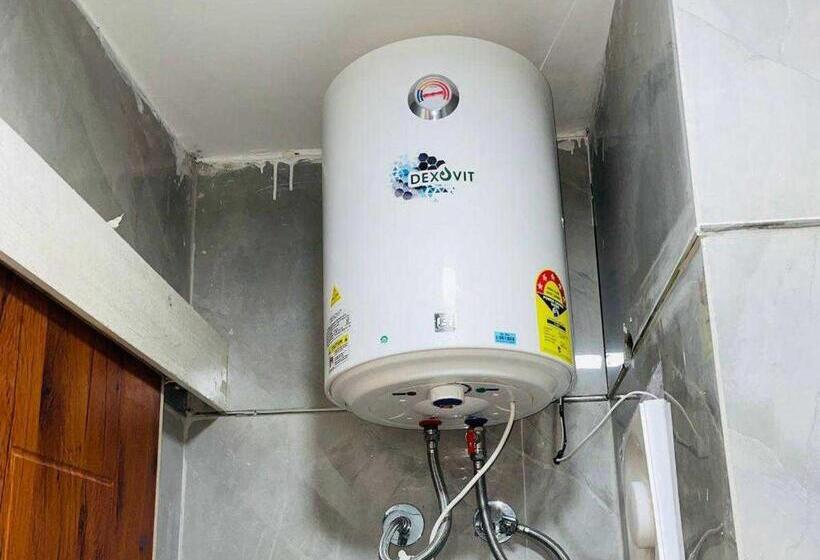اتاق لوکس سه تخته, 81157g Amy Inn