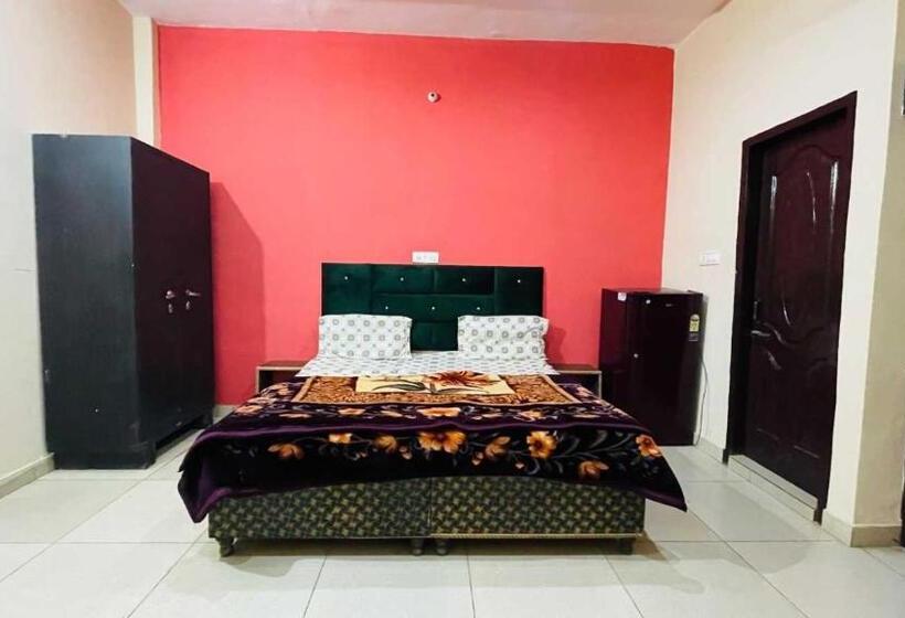 اتاق لوکس سه تخته, 81157g Amy Inn