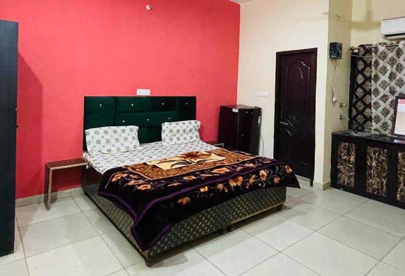 اتاق لوکس سه تخته, 81157g Amy Inn