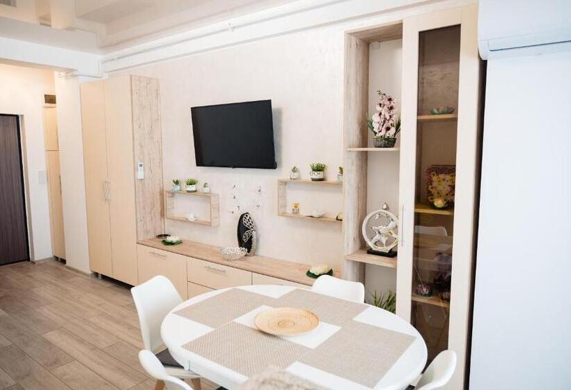آپارتمان 1 خوابه با چشم‌انداز دریا, Almar Luxury Residence   Renting Apartments & Free Pool