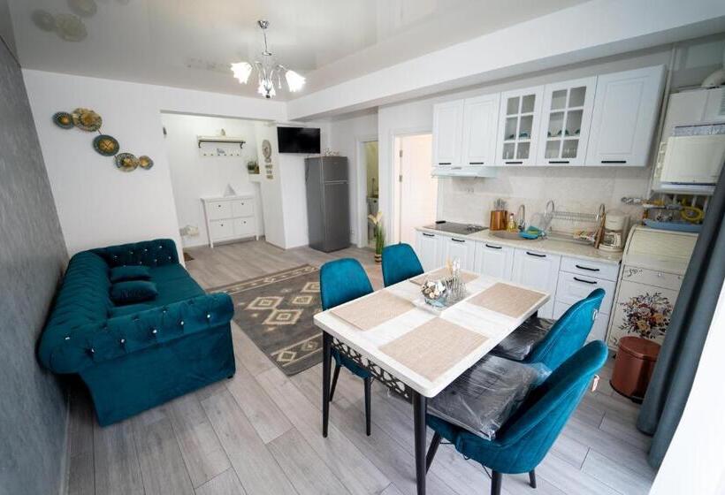 آپارتمان 1 خوابه با چشم‌انداز استخر, Almar Luxury Residence   Renting Apartments & Free Pool