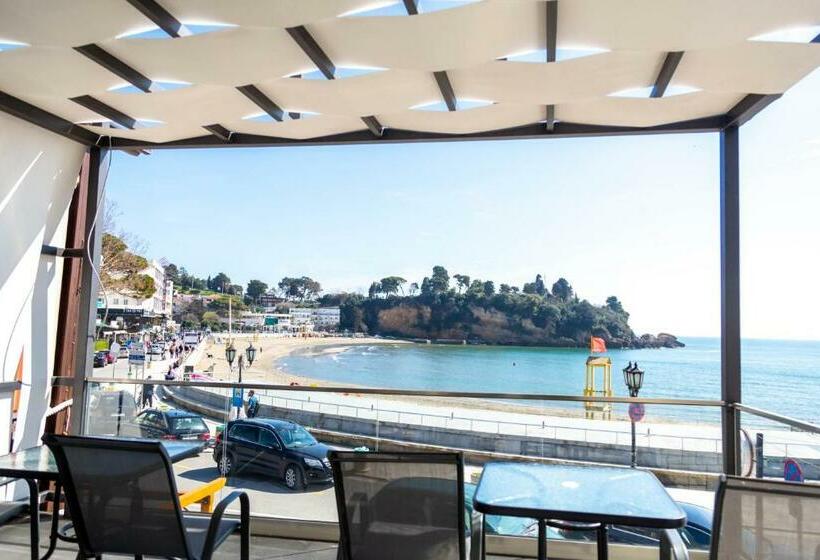 اتاق سه نفره دلوکس با چشم‌انداز دریا, Sand Apartments