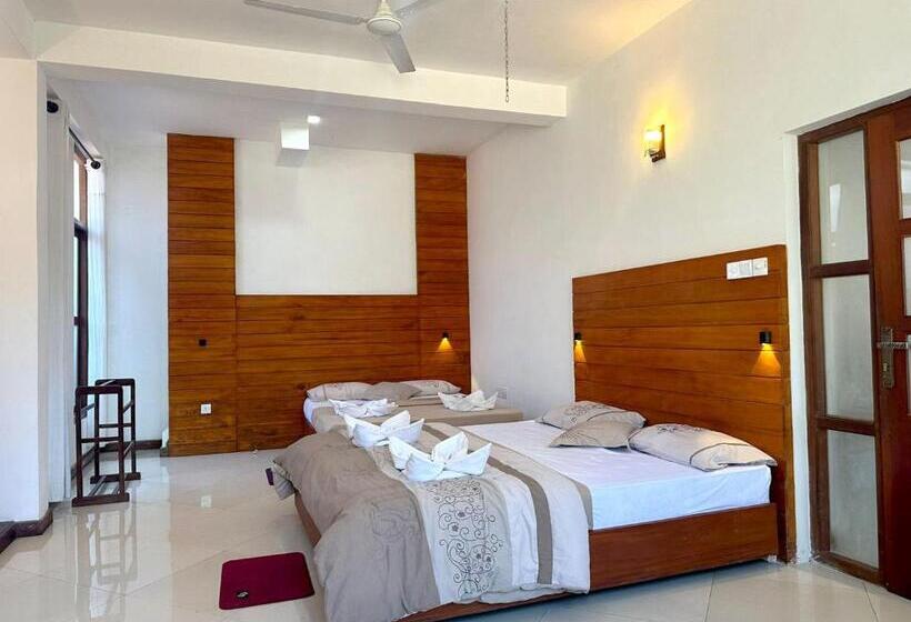اتاق خانوادگی با چشم‌انداز کوه, White Block Hotel & Resturant