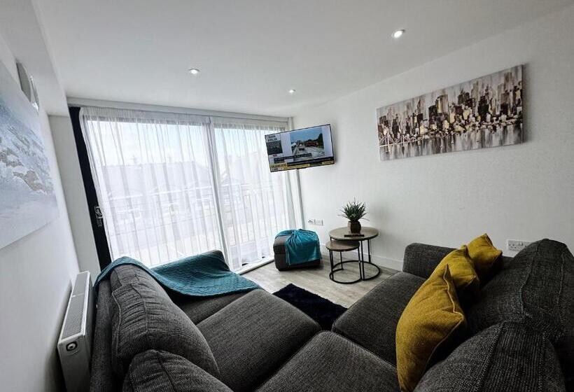 דירה בת חדר שינה 1 עם מרפסת, The Atlantis   Tower Apartments