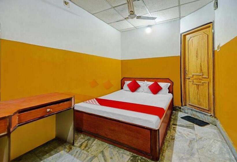 اتاق استاندارد, Oyo Flagship 81060 Tulsi Inn