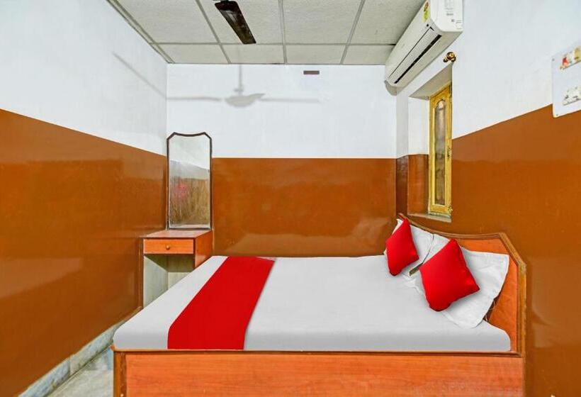 اتاق استاندارد, Oyo Flagship 81060 Tulsi Inn