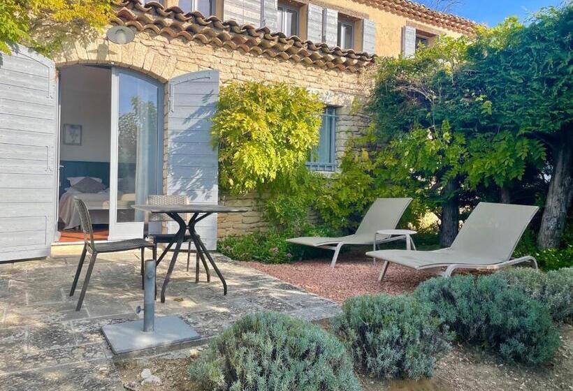 اتاق استاندارد با چشم‌انداز باغ, Domaine De L Enclos