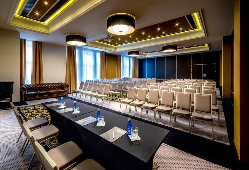 اتاق خانوادگی, Dana Business & Conference