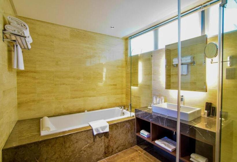 سوییت خانوادگی, The Light Hotel Penang